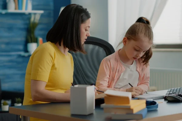 How Partnering with an English Tutor in Singapore Elevates Critical Thinking and Writing Confidence