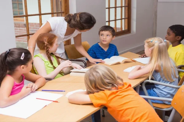 Small Group vs One-to-One English Tuition: Which Environment Fits Your Child?