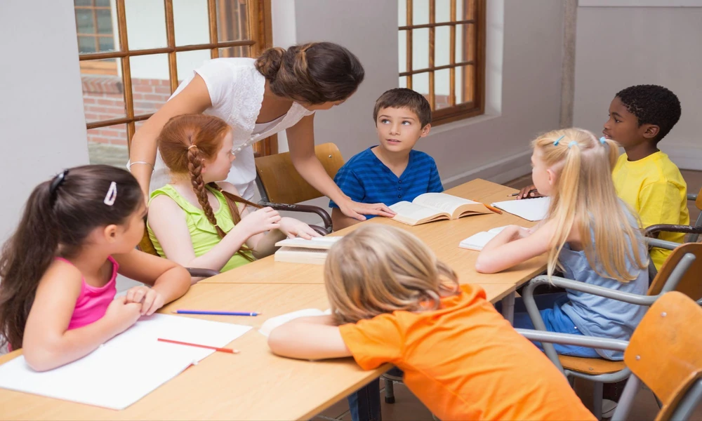 Small Group vs One-to-One English Tuition: Which Environment Fits Your Child?